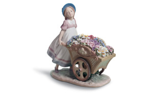 Фигурка Lladro С цветами на рынок 23x23 см, фарфор