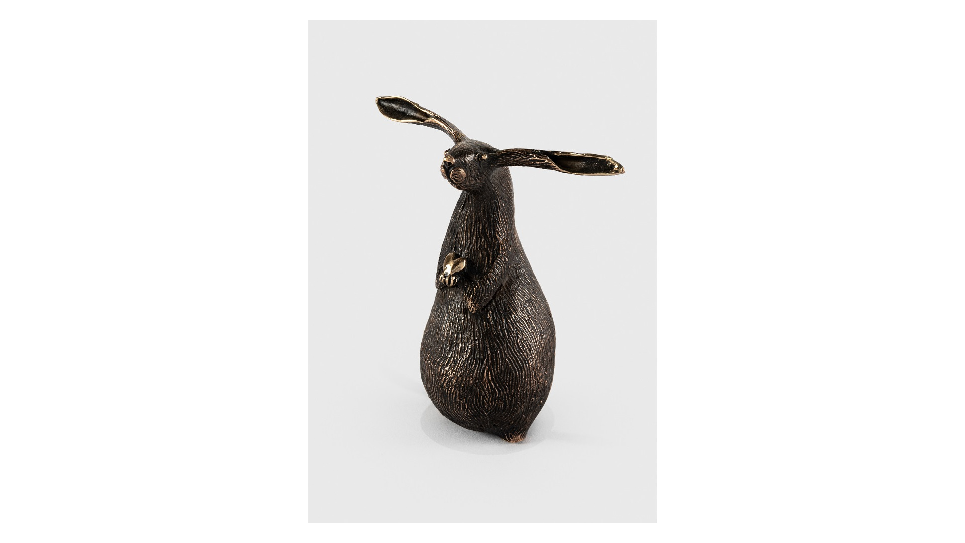 Скульптура ARTVIVO Кролик с сердцем, бронза