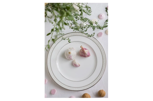 Тарелка обеденная Noritake Монтвейл Платиновый кант 27 см, фарфор костяной