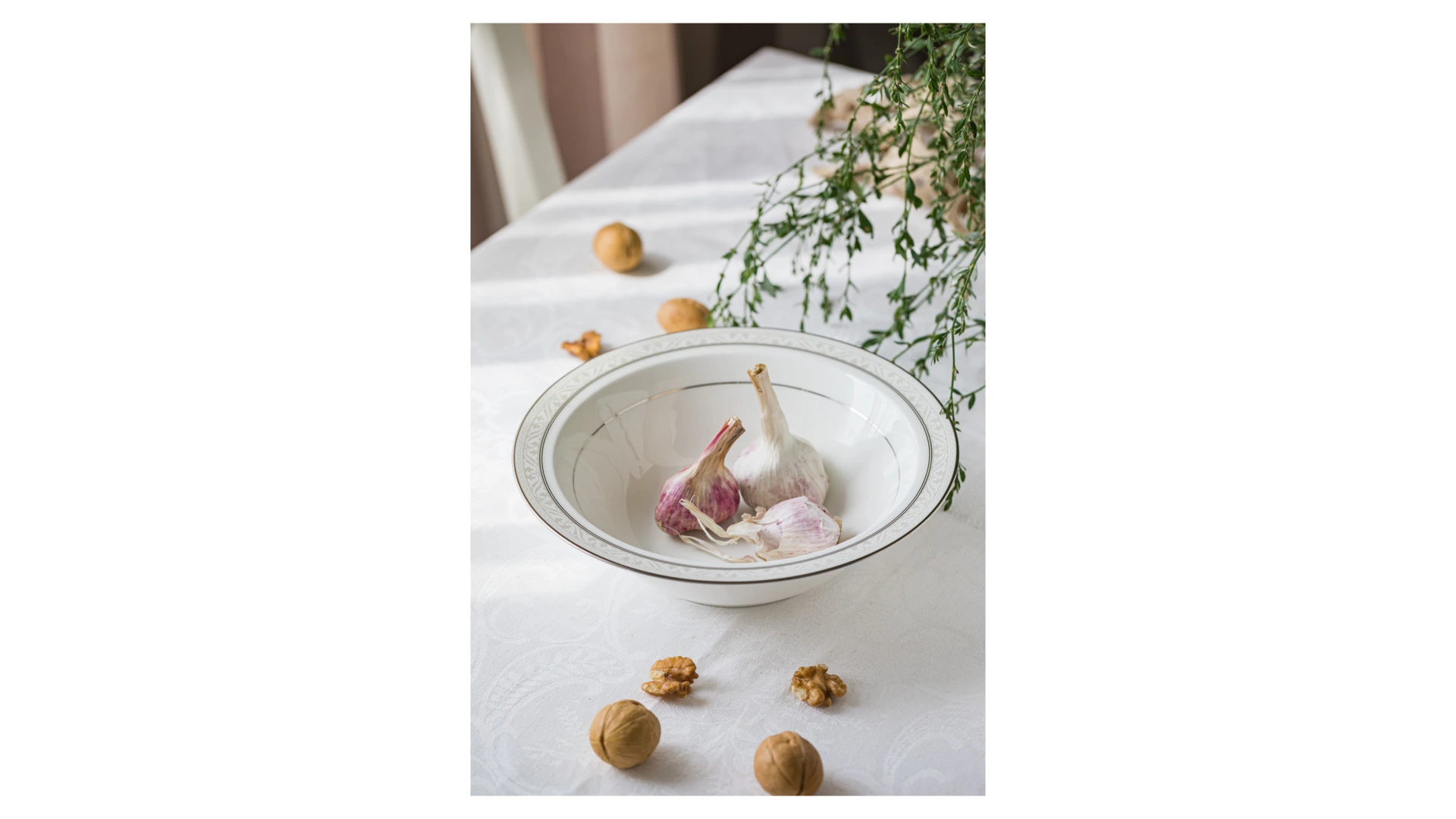 Салатник круглый Noritake Монтвейл Платиновый кант 24,5 см, фарфор костяной
