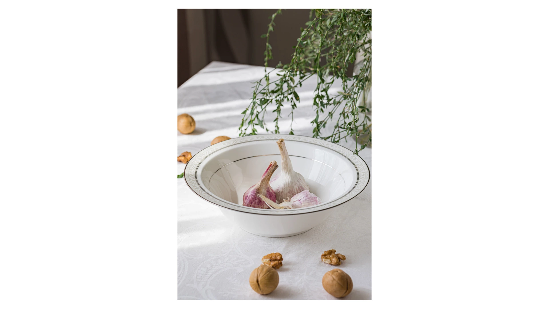 Салатник круглый Noritake Монтвейл Платиновый кант 24,5 см, фарфор костяной