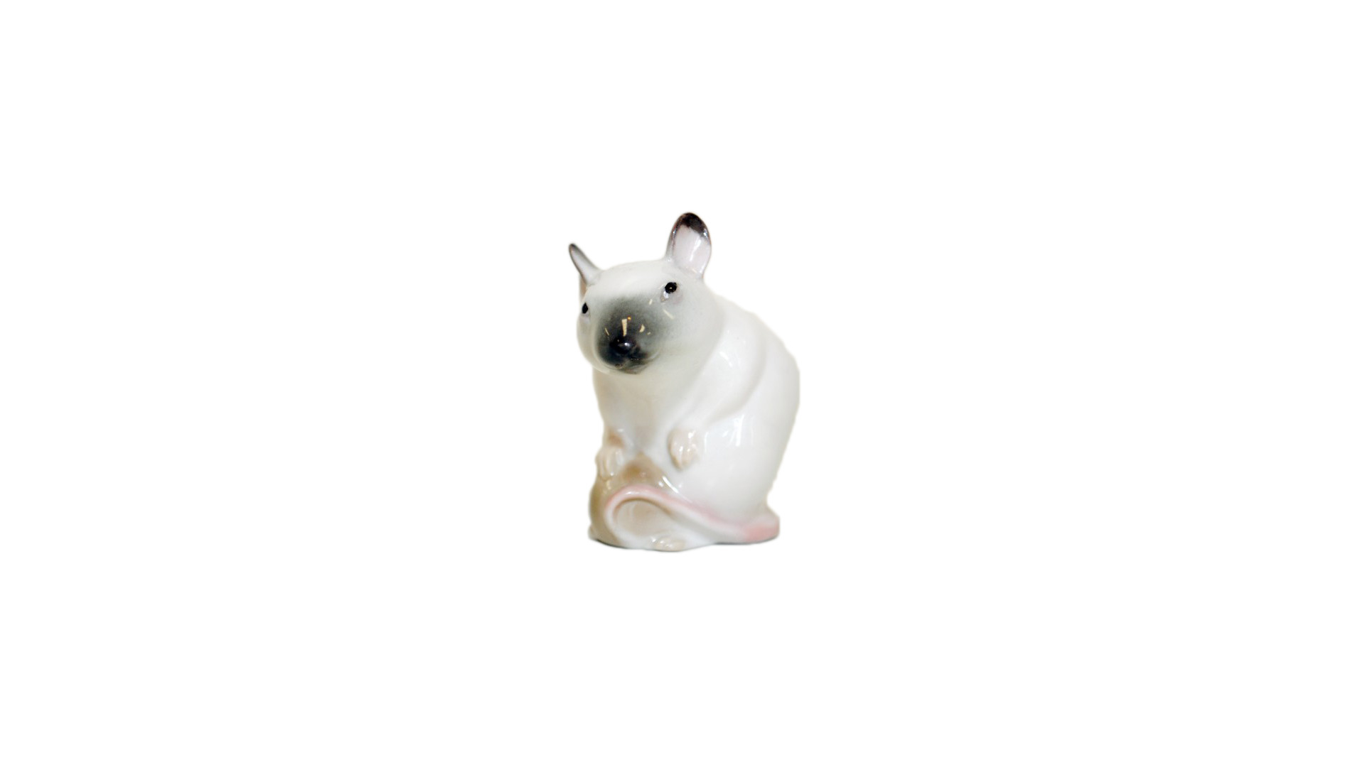 Скульптура ИФЗ Мышь с орехом сиамская, фарфор твердый