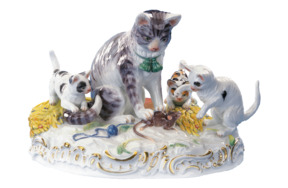 Фигурка Meissen Кошка и котята, играющие с мышкой 13 см, фарфор