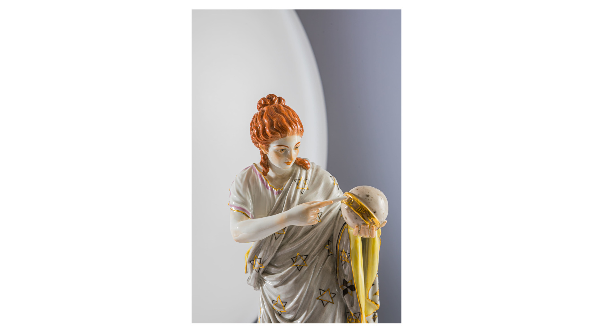 Фигурка Meissen Урания с небесным глобусом, КГЮхцер, 1800г 27 см, фарфор