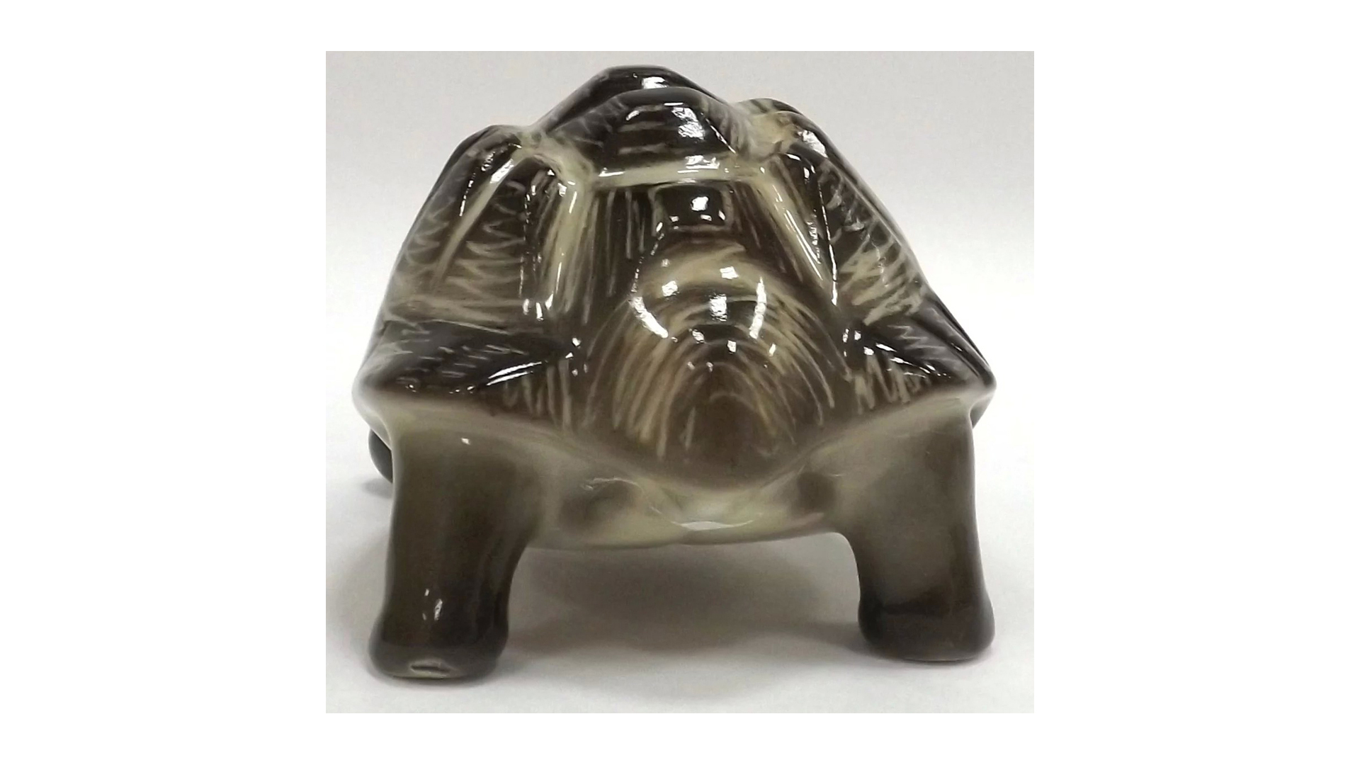 Скульптура ИФЗ Черепаха, светлый панцирь, фарфор твердый