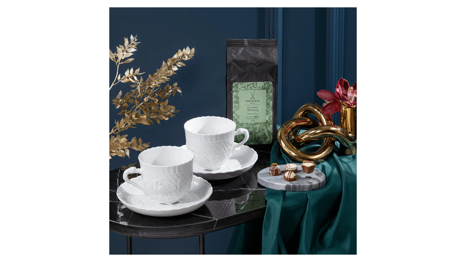 Чашка чайная с блюдцем Meissen Лебединый сервиз, белый рельеф 250 мл