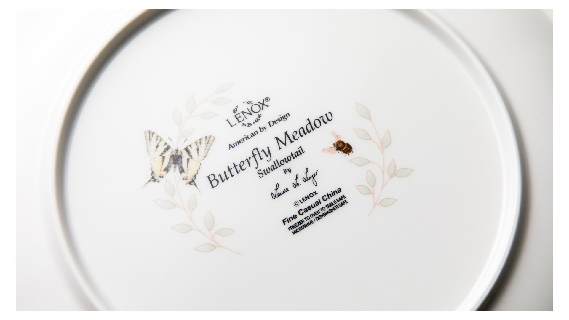 Тарелка акцентная Lenox Бабочки на лугуБабочка-Парус 23 см