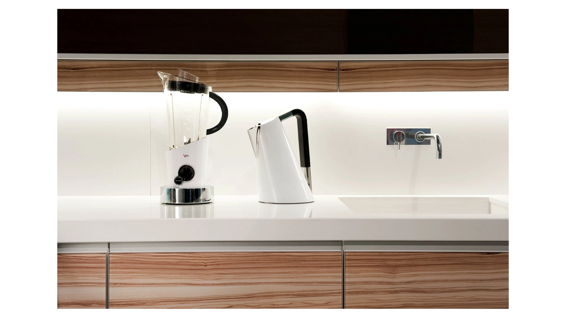 Блендер стационарный Bugatti E-Vela 1,5 л, 500 вт, сталь нержавеющая, белый, п/к