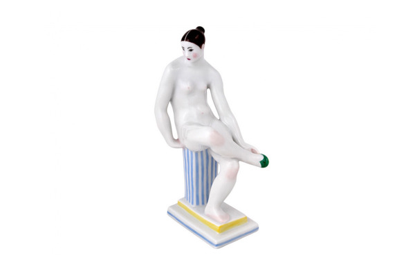 Скульптура ИФЗ Женщина с туфлей, фарфор твердый