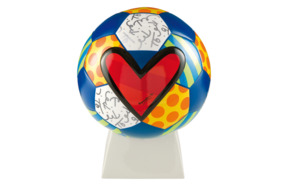 Скульптура Goebel Мяч Гуарани Бритто 26 см, фарфор твердый