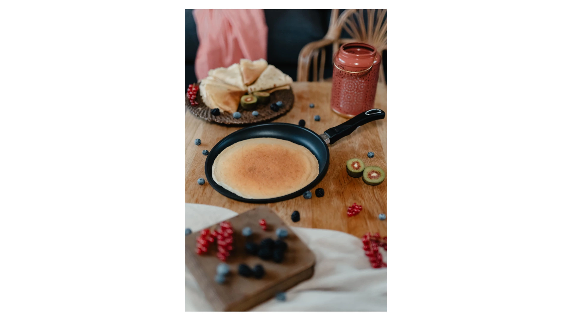 Сковорода блинная со скошенным краем Gastrolux 28 см, алюминий литой, ручка фиксированная