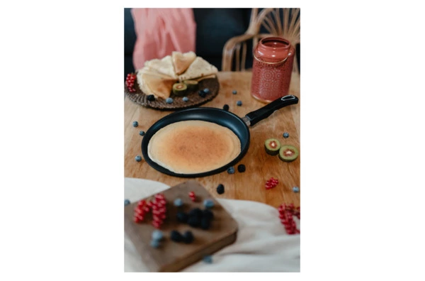 Сковорода блинная со скошенным краем Gastrolux 28 см, алюминий литой, ручка фиксированная