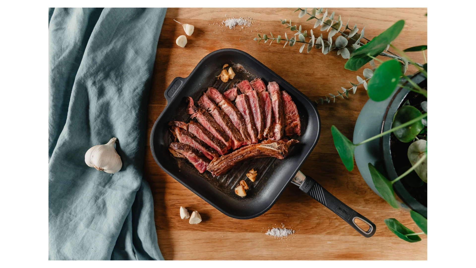 Сковорода для гриля квадратная Gastrolux 28х28х4,5 см, 2 л, алюминий литой, ручка фиксированная