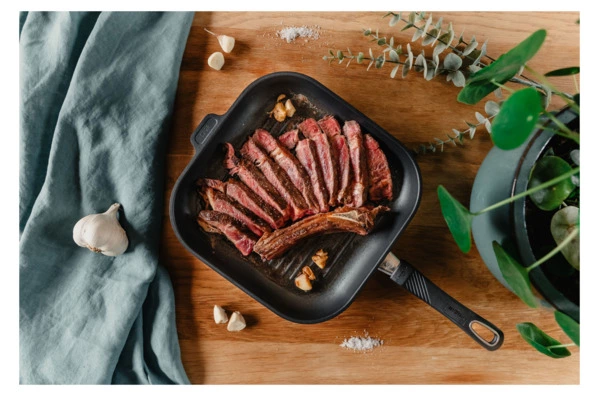 Сковорода для гриля квадратная Gastrolux 28х28х4,5 см, 2 л, алюминий литой, ручка фиксированная
