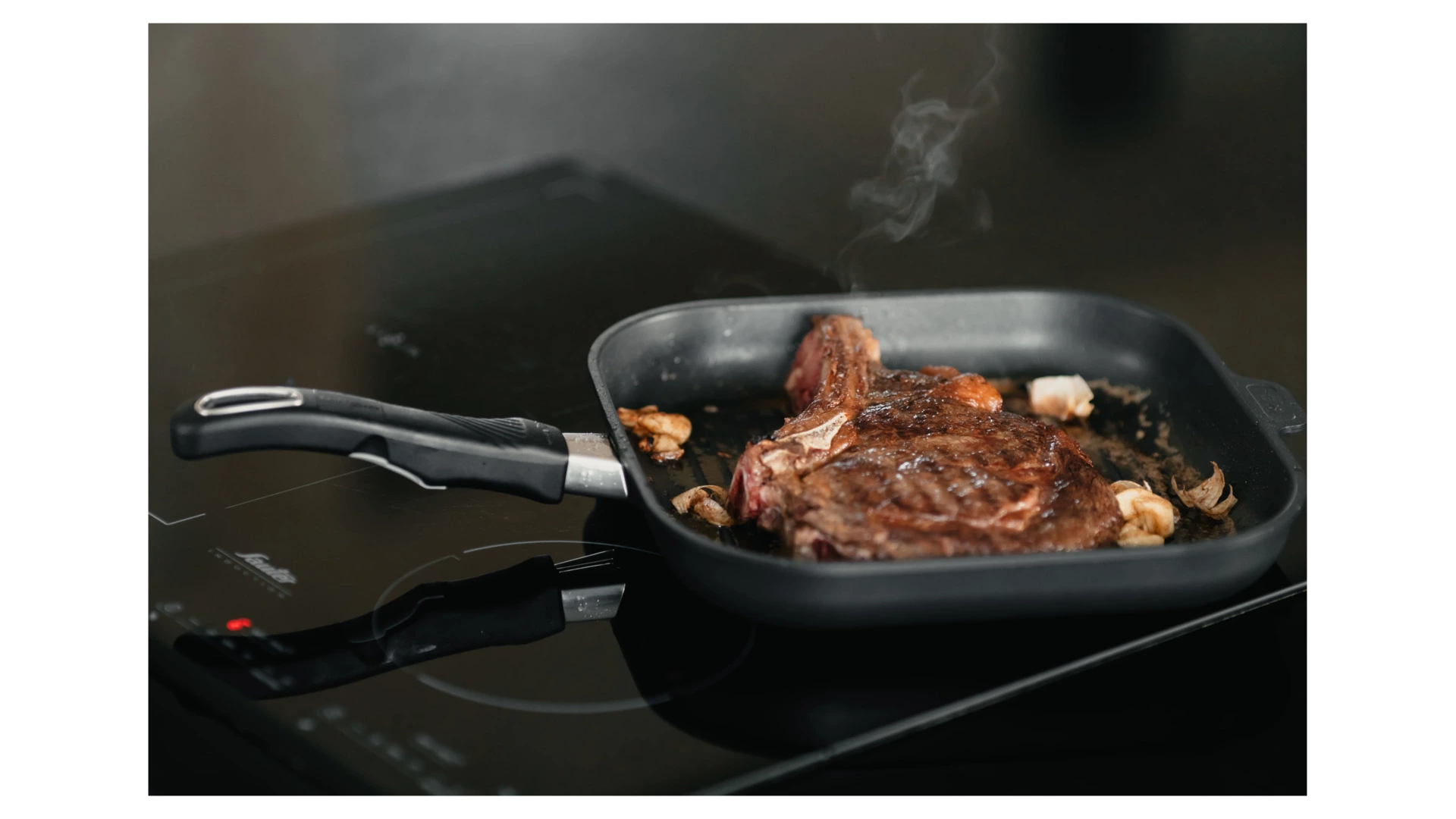 Сковорода для гриля Gastrolux 28х28х4,5 см, 2 л, алюминий литой, ручка съемная, для индукции