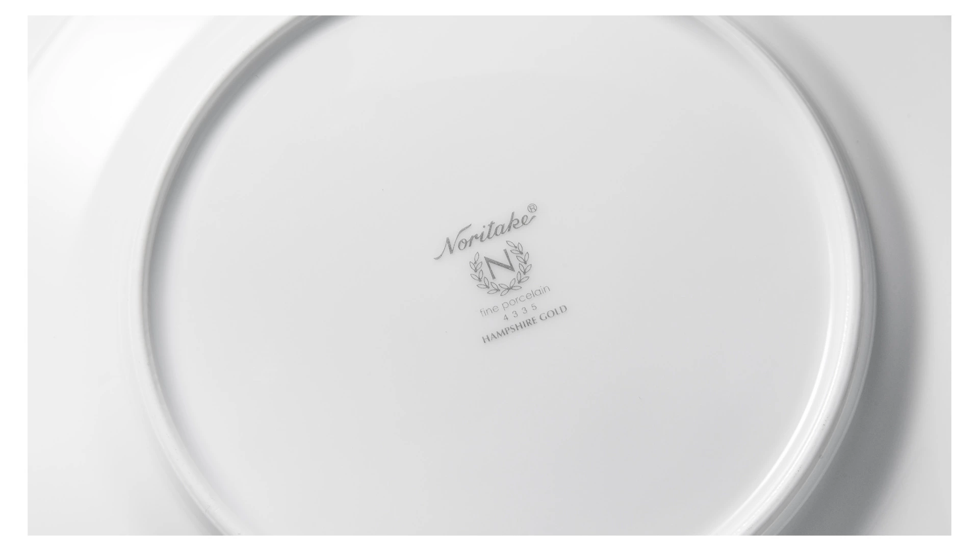 Тарелка закусочная Noritake Хэмпшир, золотой кант 21 см