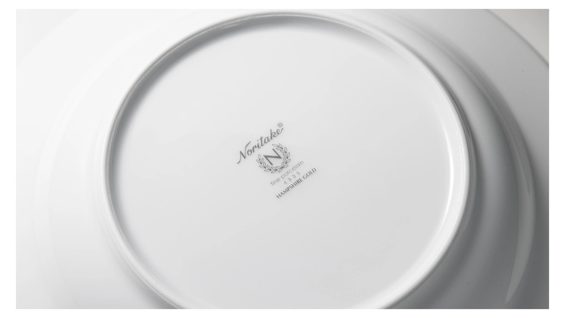Тарелка суповая Noritake Хэмпшир, золотой кант 23 см