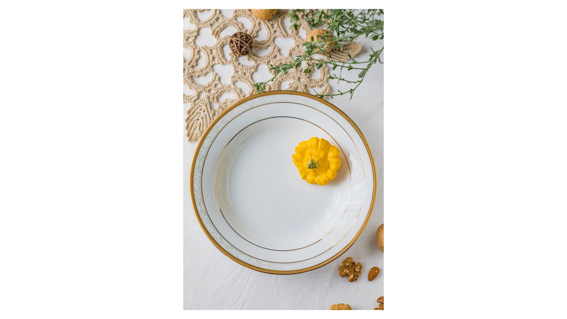 Тарелка суповая Noritake Хэмпшир, золотой кант 23 см