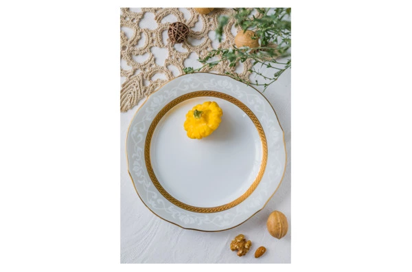Тарелка акцентная Noritake Хэмпшир, золотой кант 23 см