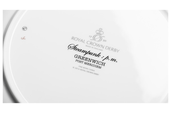 Тарелка обеденная Royal Crown Derby Стимпанк 27см, черный фон