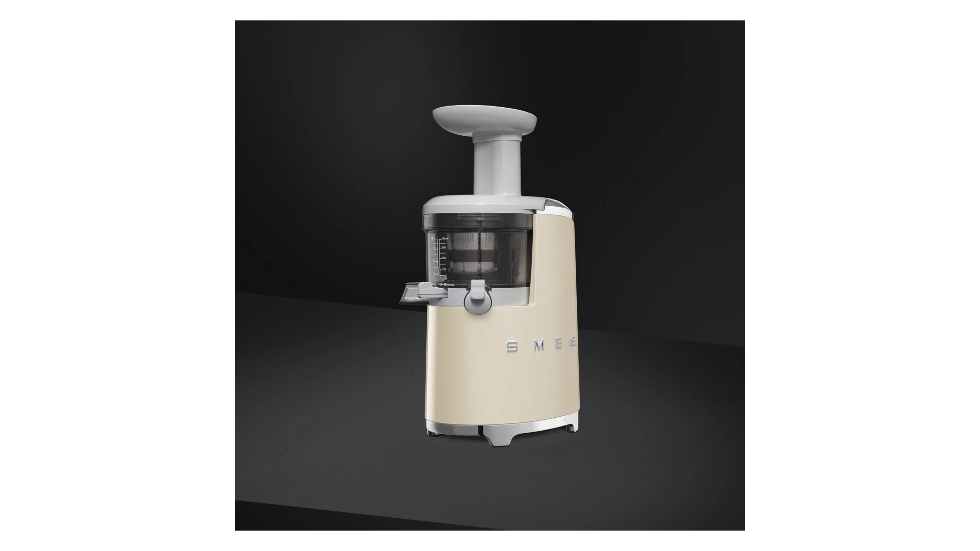 Соковыжималка шнековая SMEG SJF01CREU, 43 об/мин, корпус пластик, кремовый