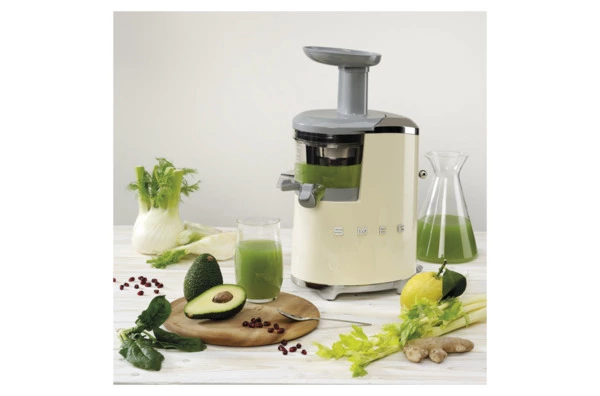 Соковыжималка шнековая SMEG SJF01CREU, 43 об/мин, корпус пластик, кремовый