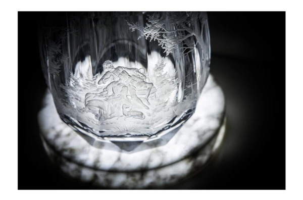 Пьедестал с ночным освещением Artishock Мраморный свет Bianco Carrara 19 см