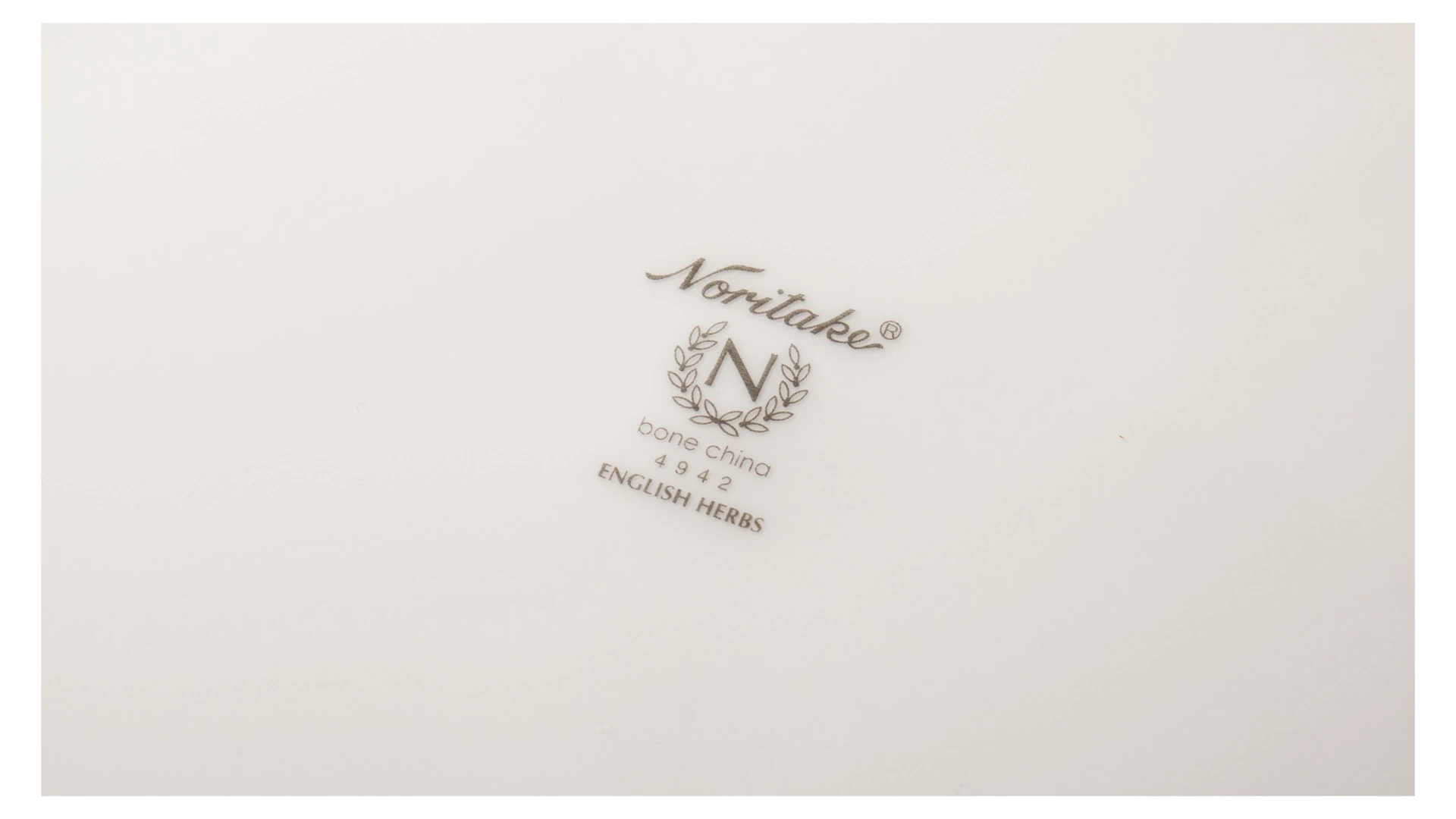 Тарелка обеденная Noritake Английские травы 27,5 см, фарфор костяной