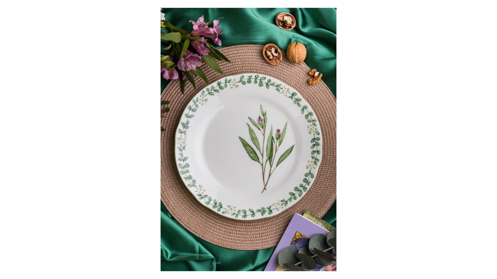 Тарелка обеденная Noritake Английские травы 27,5 см, фарфор костяной