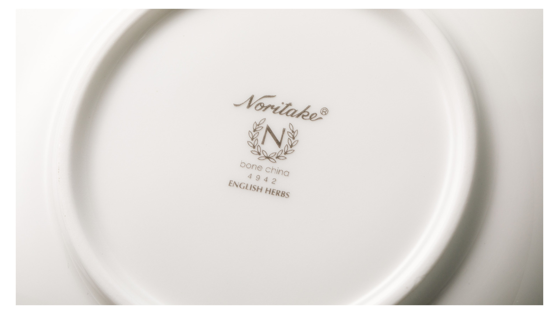 Тарелка суповая Noritake Английские травы 20 см