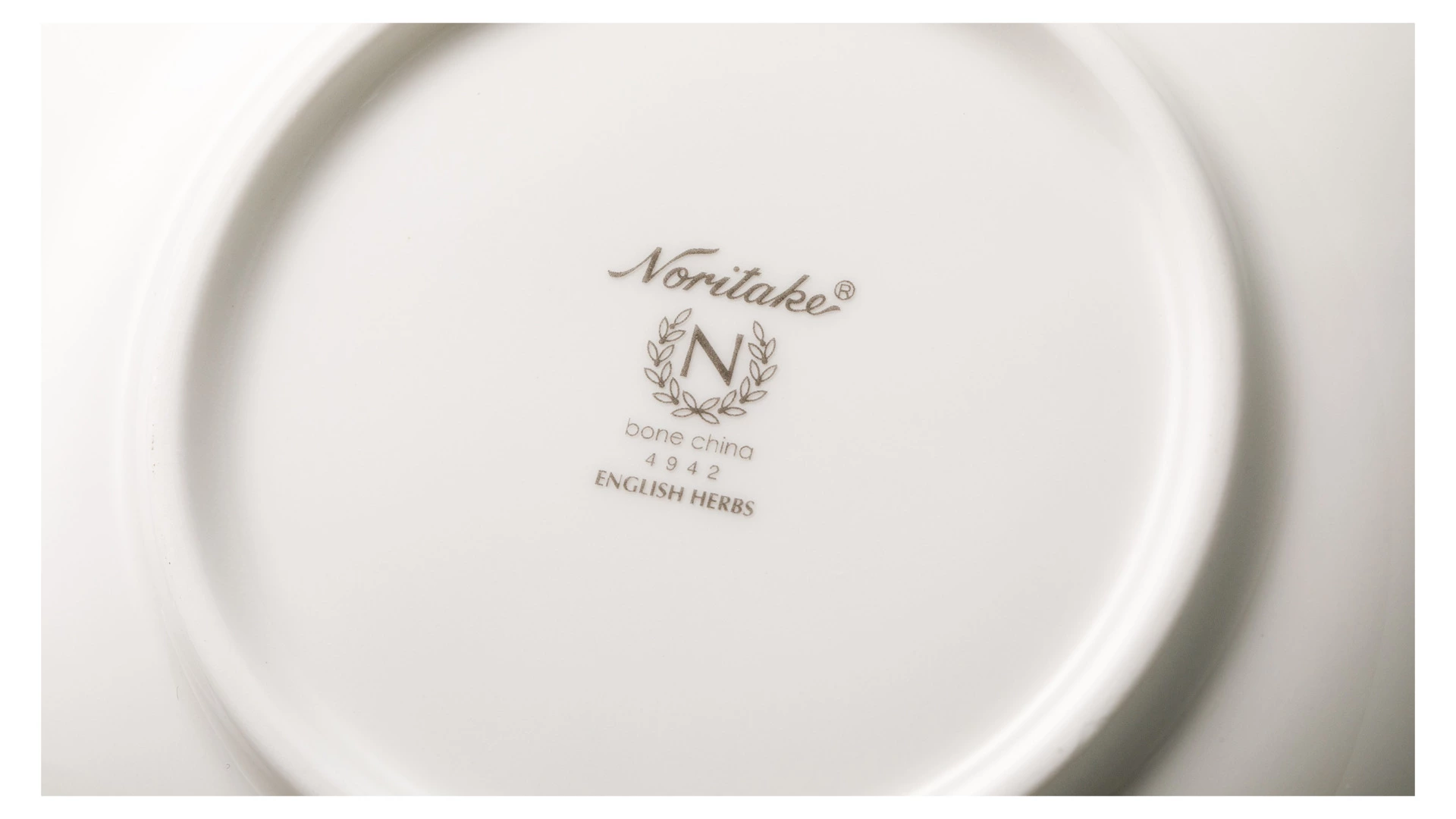 Тарелка суповая Noritake Английские травы 20 см, фарфор костяной