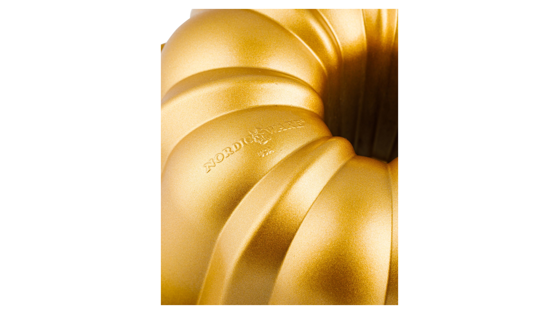 Форма для выпечки 3D Nordic Ware Праздничный пирог 1,4 л, литой алюминий, золотая