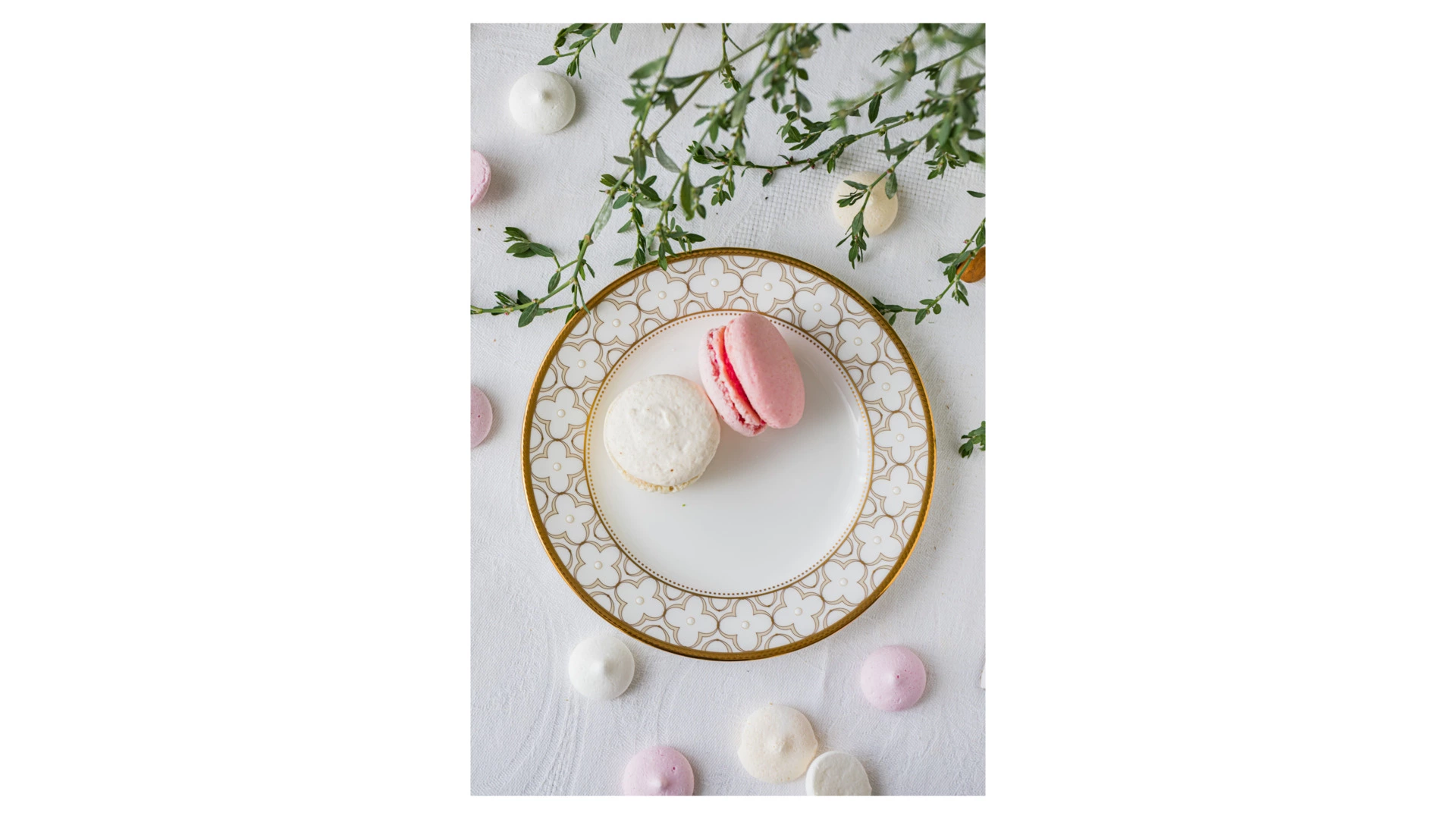 Тарелка десертная Noritake Трефолио, золотой кант 16,5 см, фарфор костяной