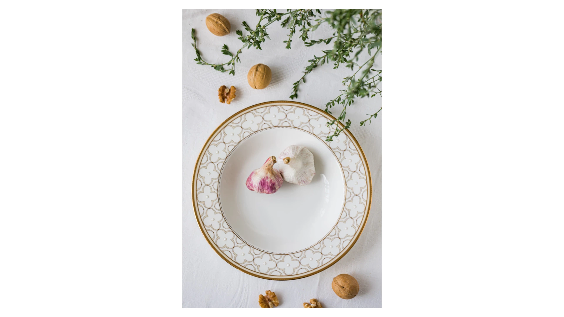 Тарелка суповая Noritake Трефолио, золотой кант 22 см, фарфор костяной