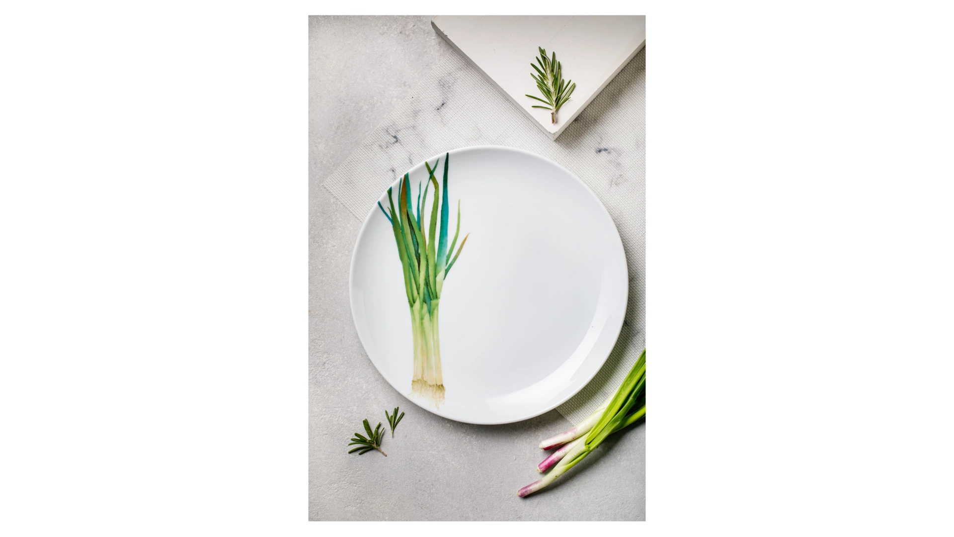 Тарелка закусочная Noritake Овощной букет Зеленый лук 24 см, фарфор
