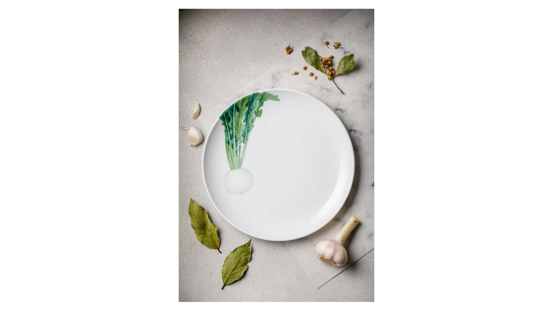 Тарелка закусочная Noritake Овощной букет Редька 24 см, фарфор