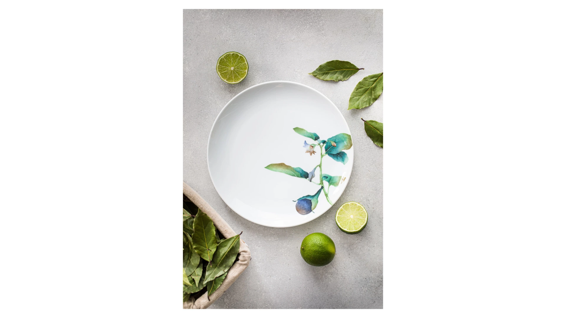 Тарелка обеденная Noritake Овощной букет Баклажан 27 см, фарфор