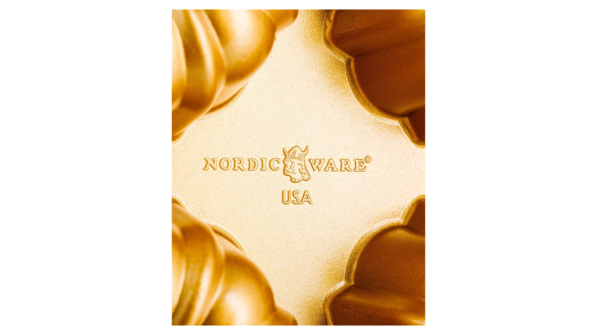 Форма для выпечки 6 кексов 3D Nordic Ware Праздничные пироги 1 л, литой алюминий, золотая