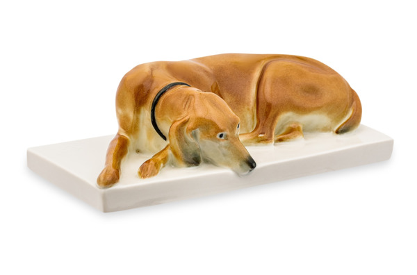Скульптуpа Goebel Лежащая собака 5х16х8 см, фарфор твердый