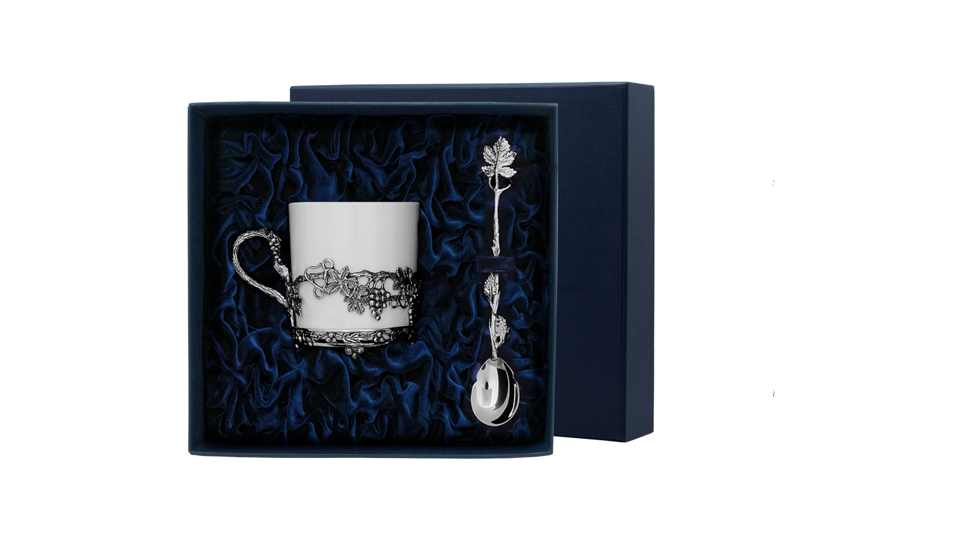 Чашка чайная с ложкой в футляре Аргента серебро 925 и Фарфор Виноград 106,3 г, серебро 925