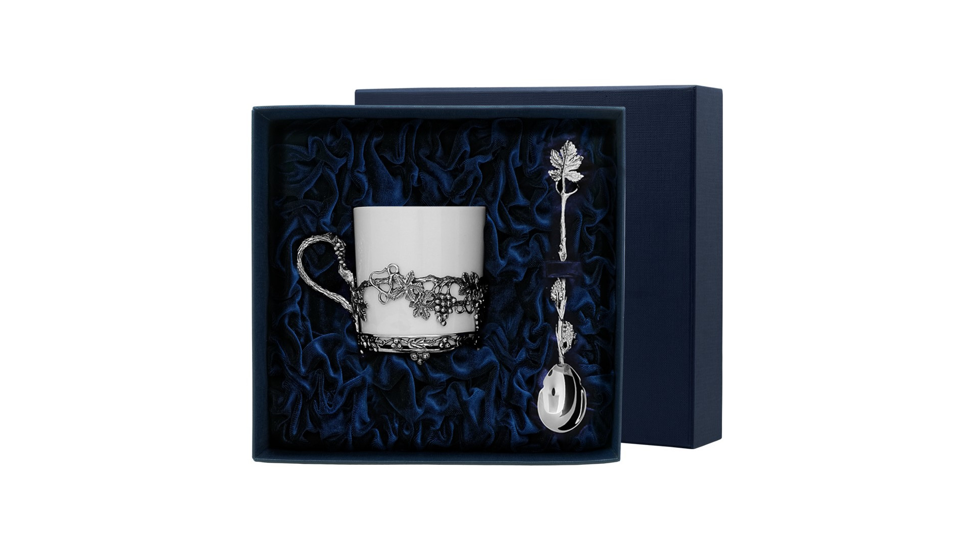 Чашка чайная с ложкой в футляре Аргента серебро 925 и Фарфор Виноград 113,3 г, серебро 925