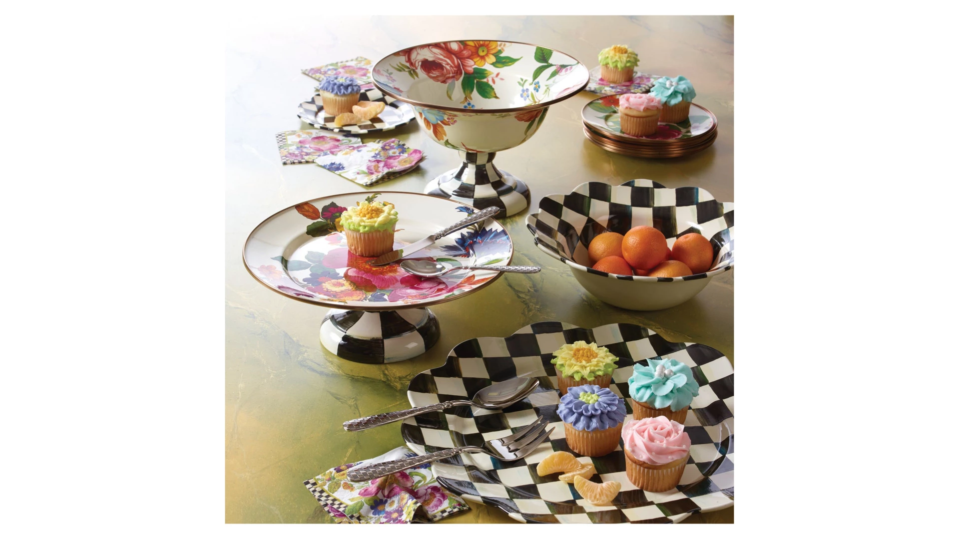 Блюдо сервировочное на подставке Mackenzie-Childs Flower Market 30 см, сталь нержавеющая, белый