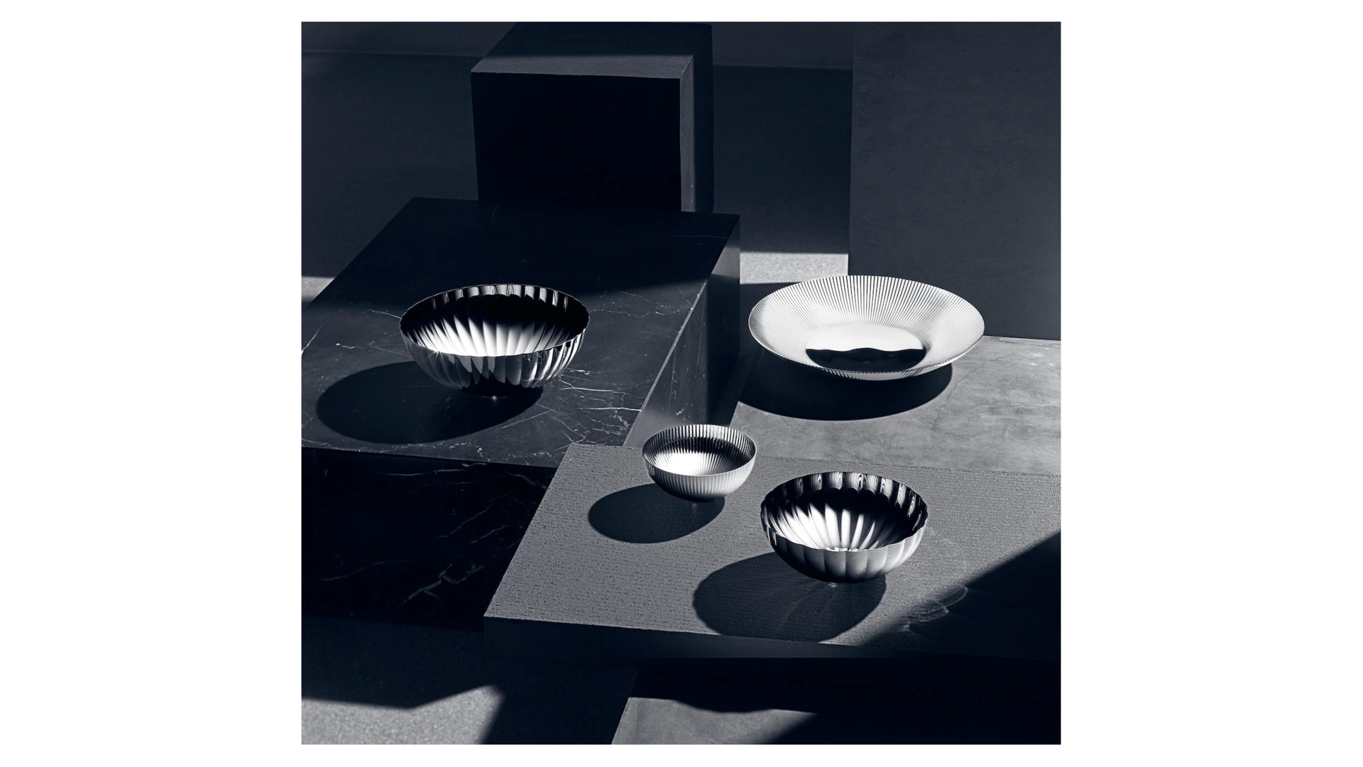 Блюдо сервировочное Georg Jensen Бернадот 32 см, сталь нержавеющая
