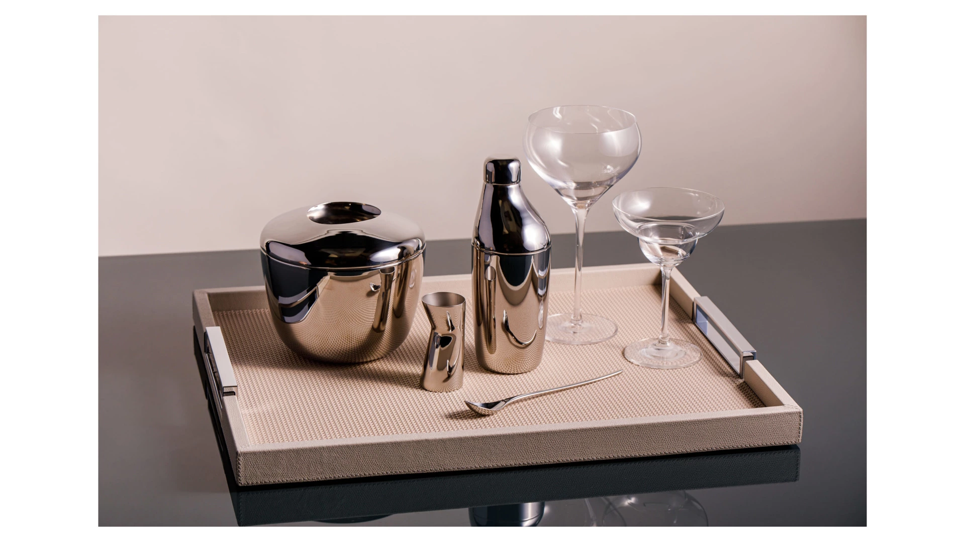 Набор для приготовления коктейлей Georg Jensen Скай шейкер 0,5 л, барная ложка 28 см, джиггер 36мл