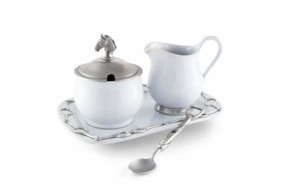 Набор сахарница и молочник на подносе Vagabond House Скачки 23х15 см, керамика