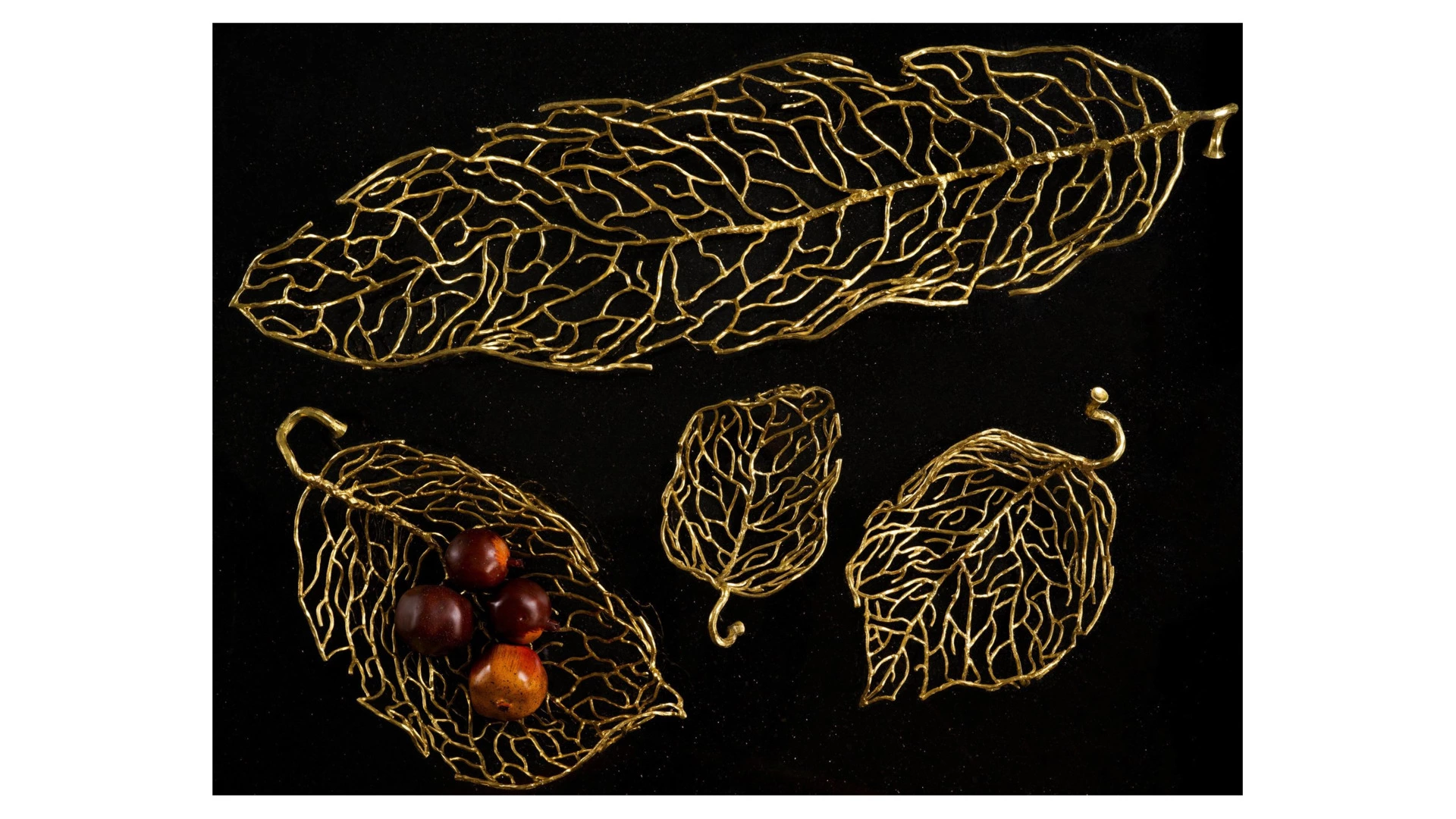 Блюдо Michael Aram Осенние листья 32 см, латунь