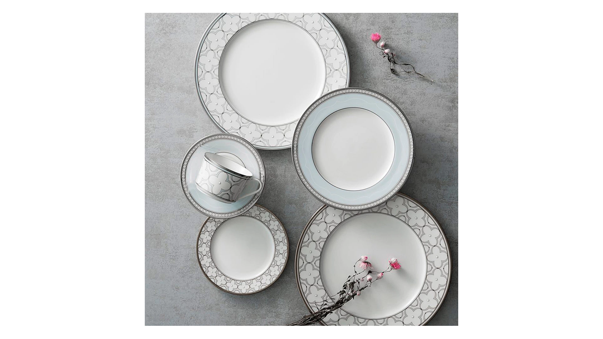 Тарелка акцентная Noritake Трефолио, платиновый кант 25 см, фарфор костяной