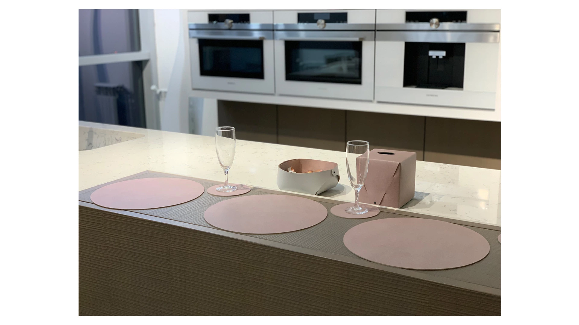 Плейсмат круглый двусторонний ADJ d35 см, кожа натуральная, пепельная роза