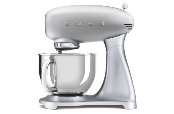 Миксер планетарный SMEG SMF02SVEU, 800 Вт, чаша стальная 4,8л, 3 насадки, алюминий литой, серебристы