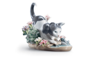 Фигурка Lladro Котенок и лягушка 12x9 см, фарфор